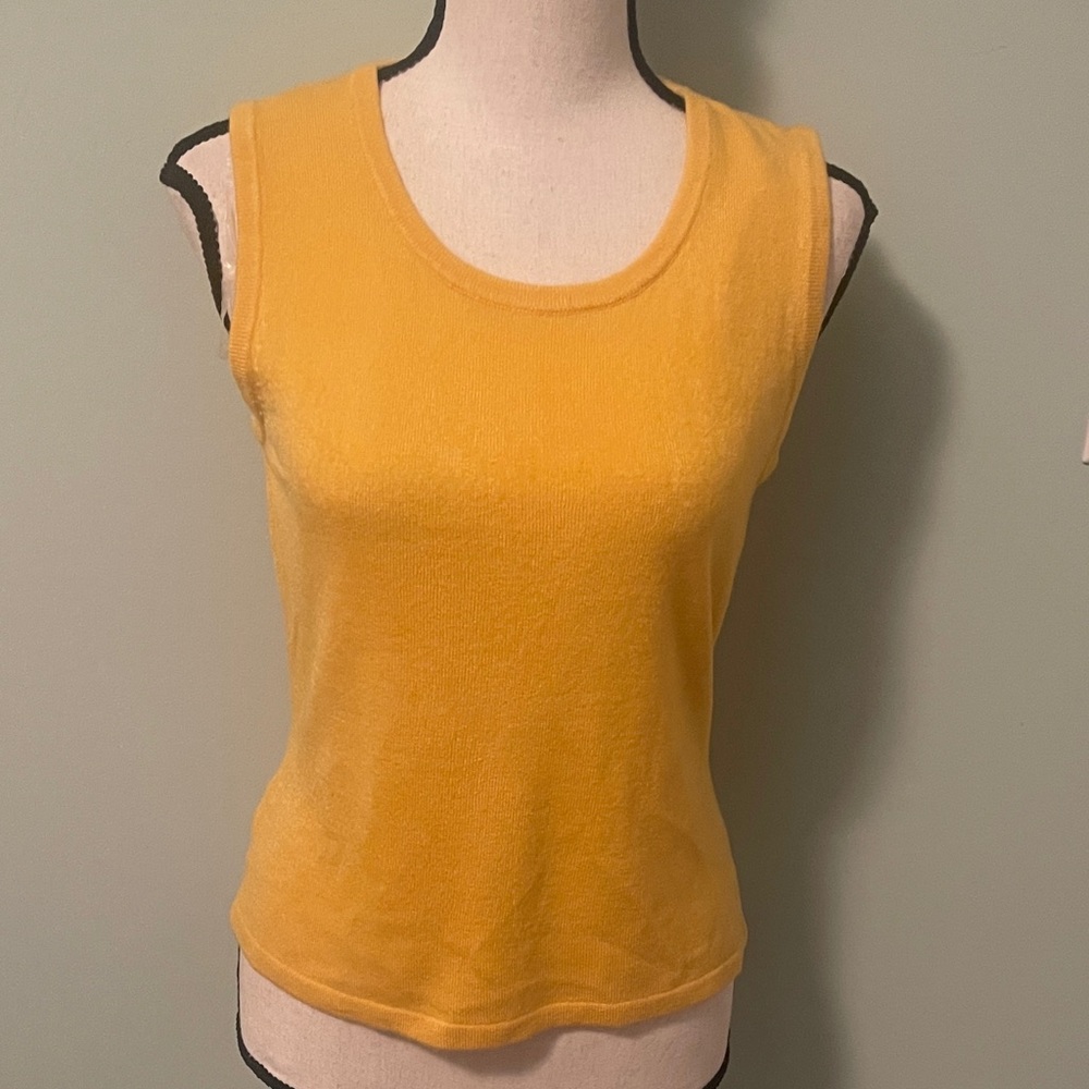 Jones Wear NWT Mustard Yellow Sleeveless Sweater sz PM